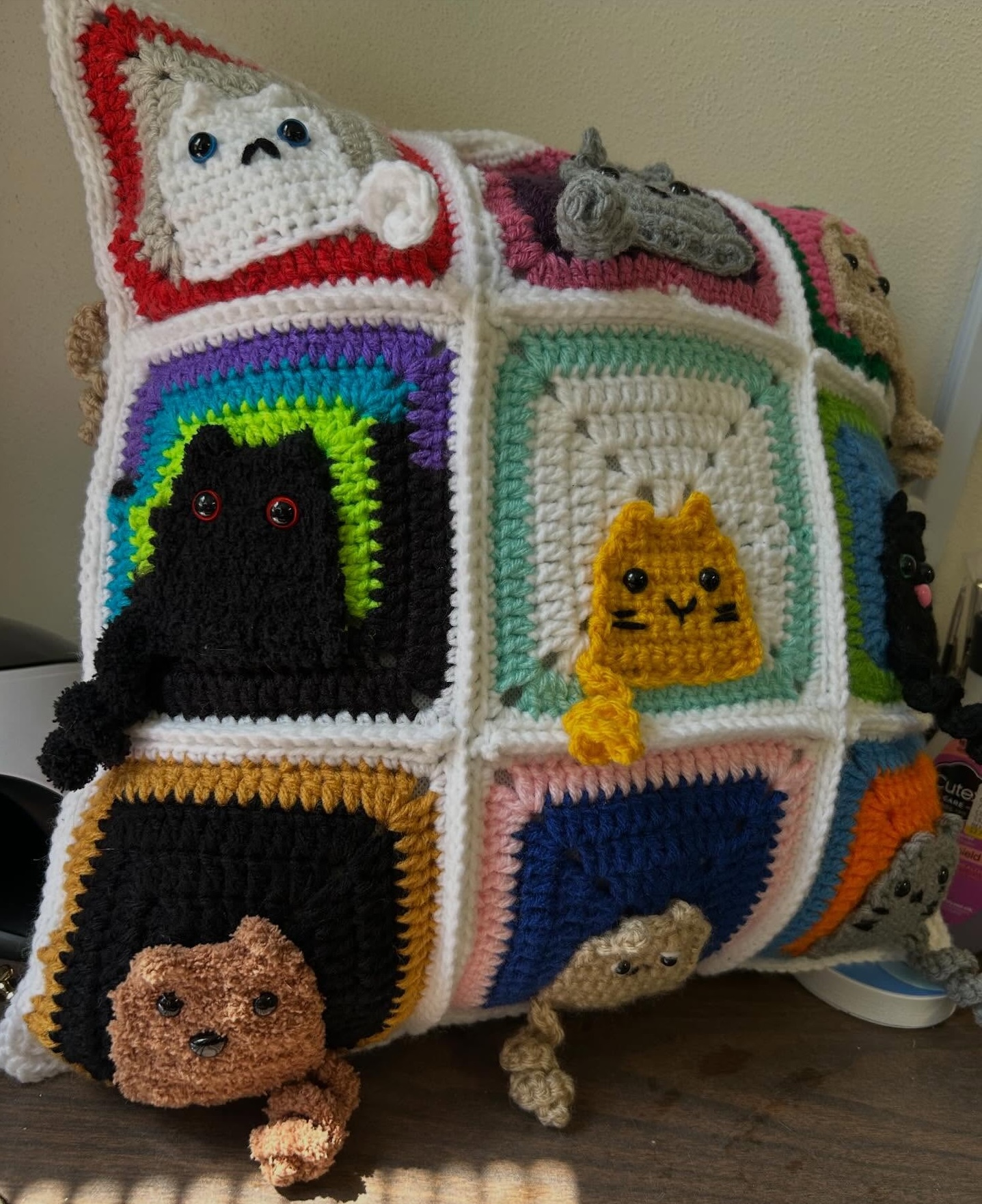Guerita Arts – Handmade crochet plushies, bags, accessories & colorful creations