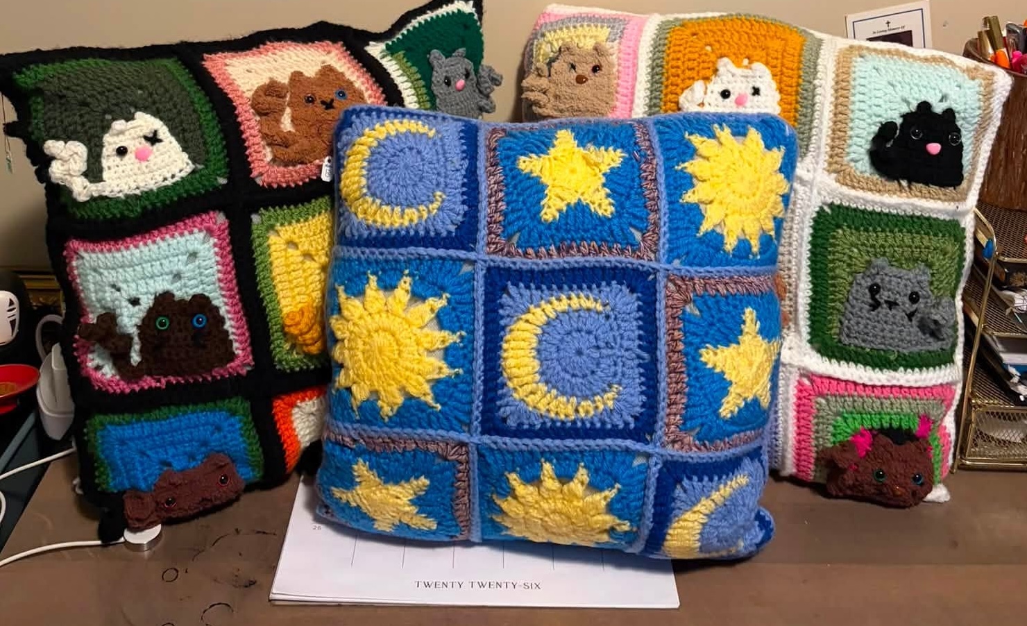 Guerita Arts – Handmade crochet plushies, bags, accessories & colorful creations