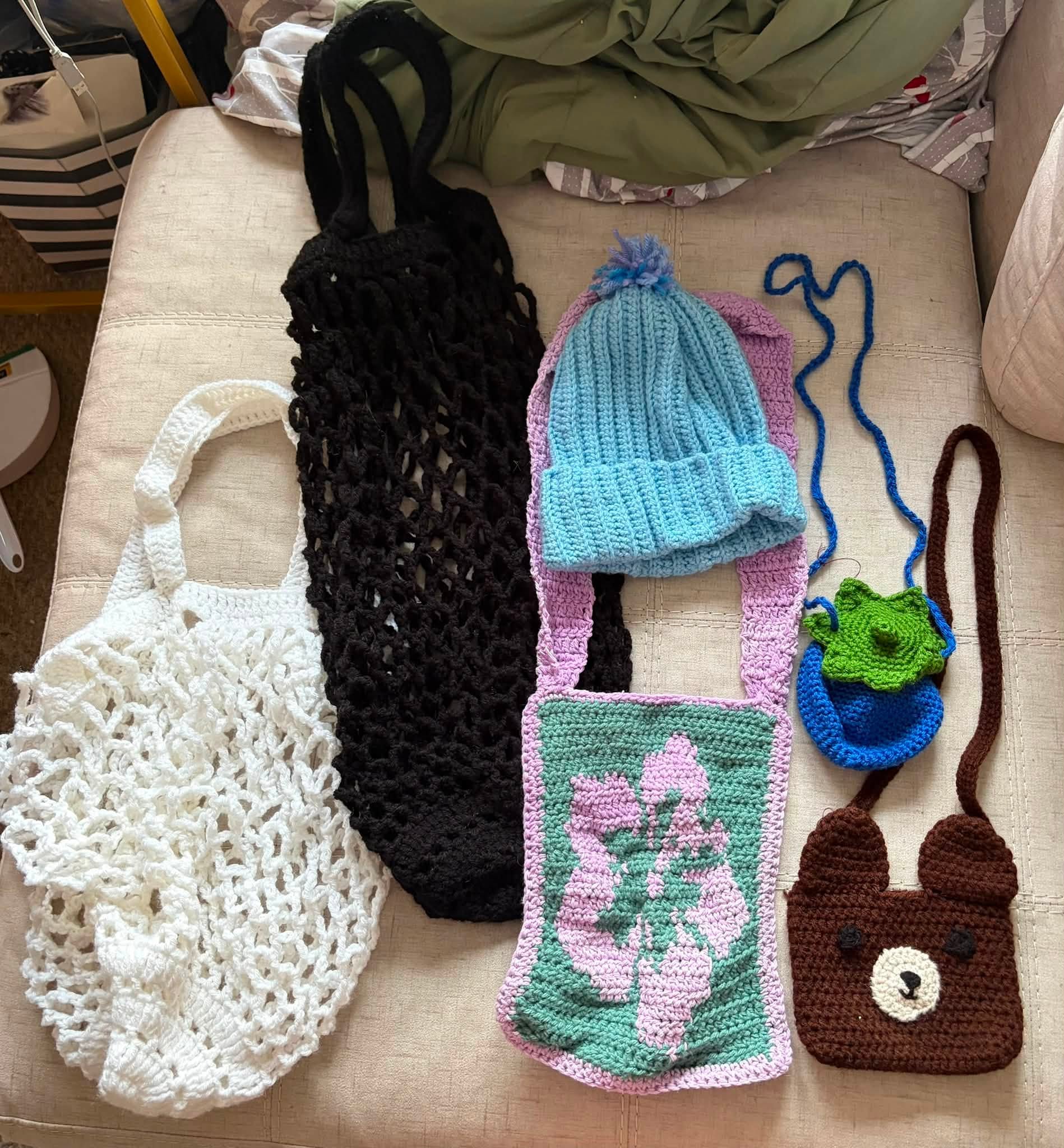 Guerita Arts – Handmade crochet plushies, bags, accessories & colorful creations